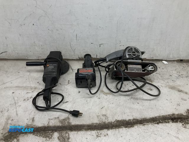 Lot 2-93833 - Lot of (1) Black&amp;Decker 7”D 2-Speed 3/4HP Sander/Polisher, (1) Skil 7102 1/3HP 2.5”x16” Belt San...