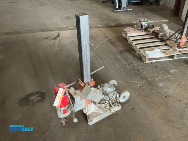Lot 2-40468 - Milwaukee Dymodrill Core Drill with Core Bore Vacuum Base Stand, 120 Volt, Vacuum Pump works but is ...