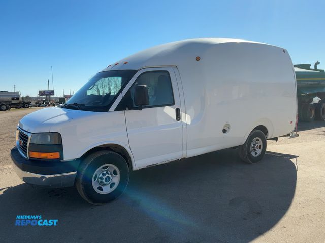 Lot 2-42890 - 2013 GMC Savanah Cutaway Cargo Van RWD