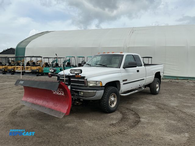 Lot 2-71034 - 2002 Dodge Ram Laramie SLT Plus Quad Cab Long Bed 4WD Long Box Quad Cab Pickup Truck 4x4