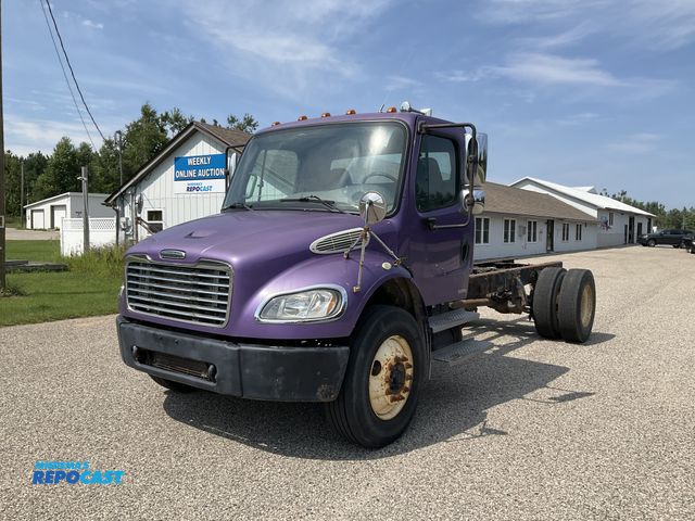 Lot 2-61919 - 2007 Freightliner M2 Semi Truck