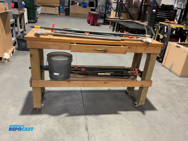 Repocast.com - Lot 2-23948 - Rolling Wooden Work Bench with ...