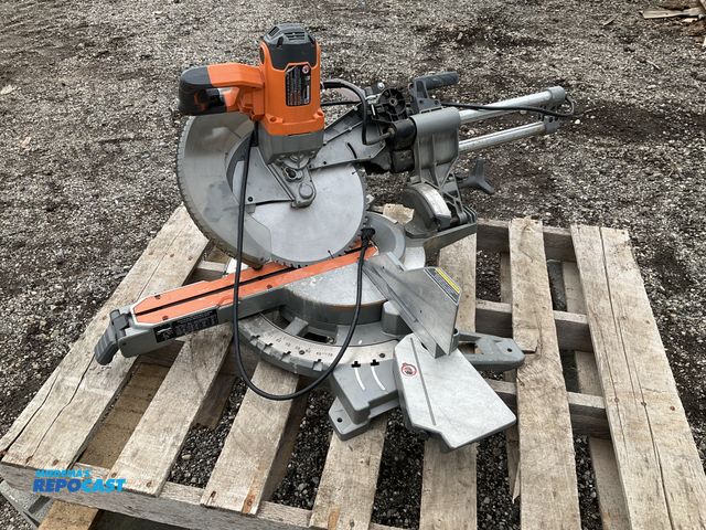Lot 2-40577 - Ridgid Miter Saw R4222 Electric Powered