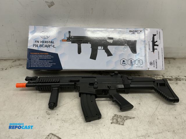 Lot 2-14950 - FN Herstal 6mm Airsoft Gun FN SCAR-L