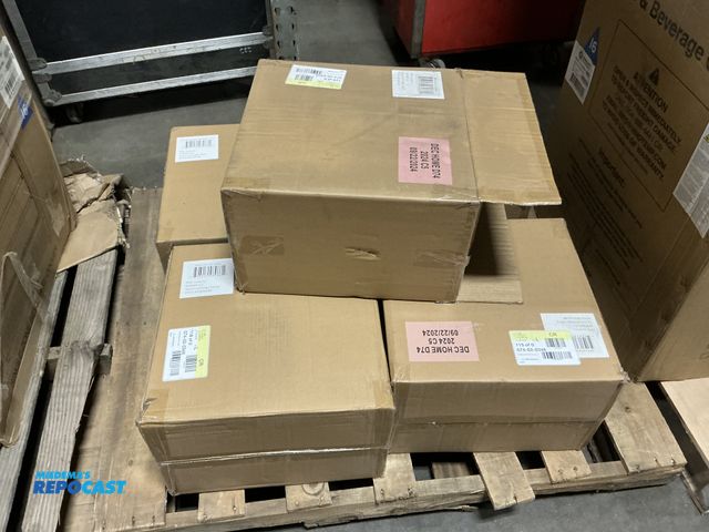 Lot 2-67642 - Skid lot of (5) new large room essential 3 way rotary switch floor lamps