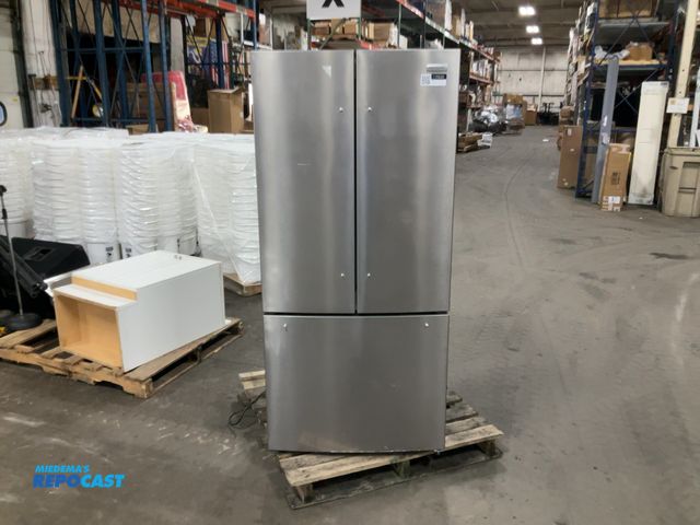 Lot 2-93900 - Scratch & Dent Electric Frigidaire  FRFG1723AV04 Refrigerator/Freezer