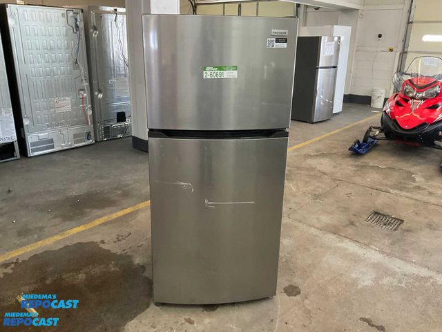 Lot 2-60913 - Scratch & Dent Frigidaire  FFHT1425VV05 Refrigerator/Freezer