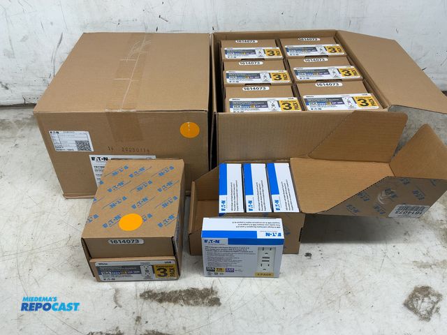 Lot 2-19258 - 168 Eaton TR7765W-3-LW USB Dual Type A Duplex Outlet