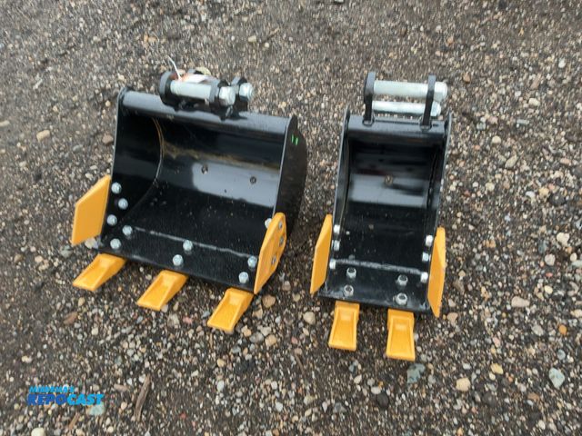 Lot 2-41594 - (2) New SDLANCH Mini Excavator Attachments for Chinese Mini Excavators, includes 8" Bucket with Teet...