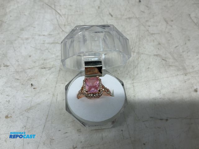 Lot 2-18124 - Gold synthetic cubic zirconia color stone, size 7 1/2