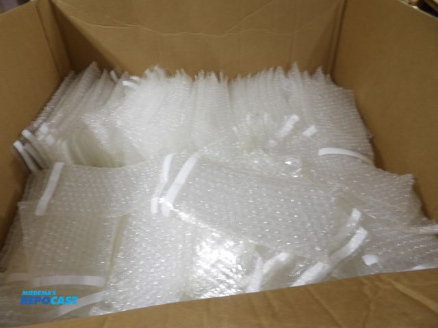 Lot 2-53934 - Lot of (2200) General Purpose bubble Bags
4"x7-1/2" ✗x 3/16", 2 boxes, # 36dY42