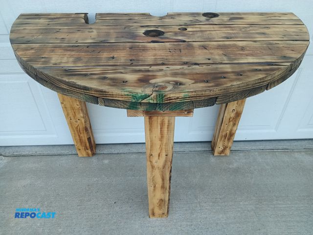 Lot 2-96320 - 1 This is a half wire spool table no scratches on the clear coat has multiple layers of clear coat g...