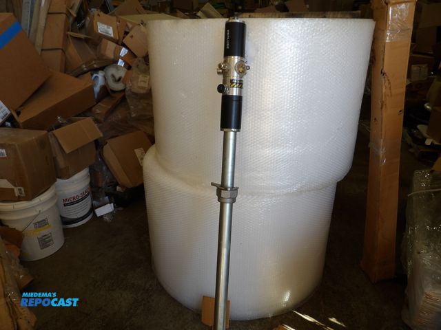 Lot 2-53051 - New Pro-Lube - air operated crum pump - 10.5GPM, oil lubrication, aluminum, plastic &amp; steel ,1/4...