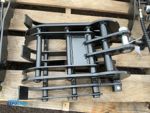 Lot 2-40812 - New SDLANCH 15" Wide Grapple Attachment for Chinese Mini Excavator