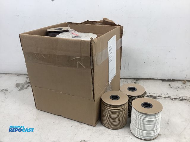 Lot 2-92839 - 14 Various sized and colored Paracord spools