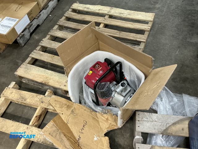 Lot 2-93870 - 4 stroke gasoline engine water pump.