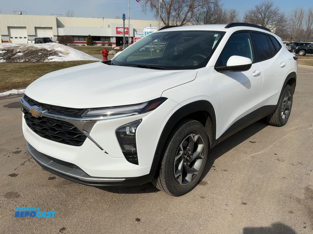 Lot 2-43431 - 2024 Chevrolet Trax LT SUV FWD