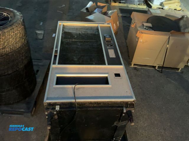 Lot 2-67659 - S1931 Vending Machine