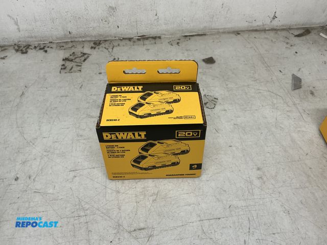 Lot 2-23085 - DeWalt 20V Max Lithium Ion Battery, 2 pack, DCB240-2