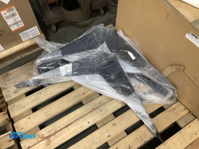 Lot 2-74594 - 7 workstation/counter-top brackets, 24x29, station black