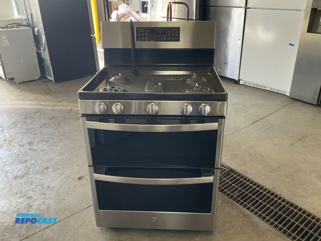 Lot 2-40453 - Scratch & Dent Gas GE PGB965 Range