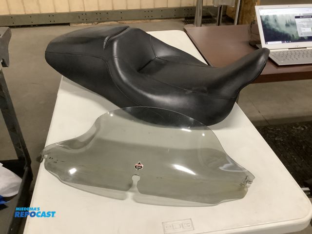 Lot 2-38394 - Lot of (2) Windshield for 2013 Harley and Stock seat for 2013 Harley Davis