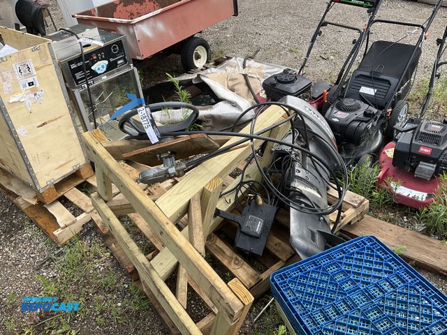 Lot 2-18775 - 1995 Mariner 25 HP 2-Cyl Carbureted 2-Stroke 20″ (L) Tiller Outboard Motor with Steering Wheel and Q...