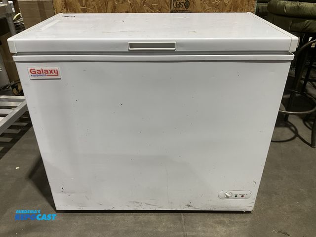Lot 2-55115 - Galaxy 177CF7 Chest Freezer
