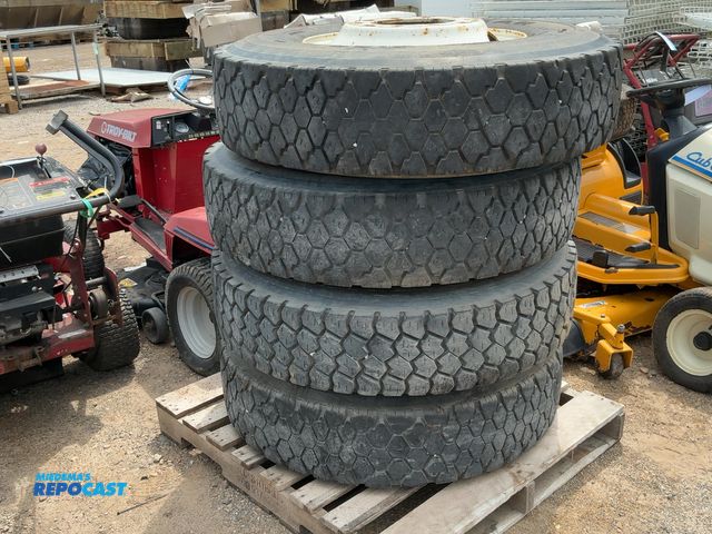 Lot 2-91386 - 4 G124 Unisteel Goodyear 12R22.5 tires for a semi