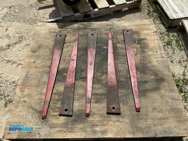 Lot 2-64030 - International Harvester Farm Tractor Loader Bucket Manure Teeth