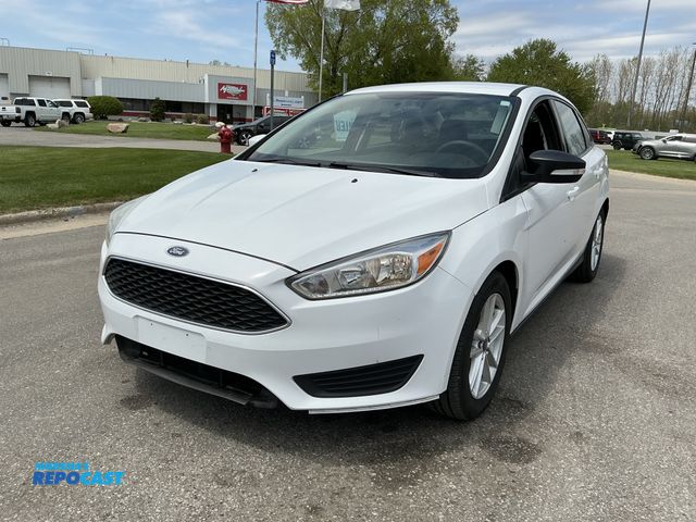 Lot 2-39600 - 2016 Ford Focus SE Sedan FWD