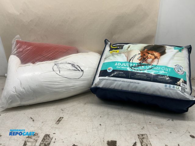 Lot 2-96114 - (2) pillows (white and red) 2 new adjustable comfort gel memory foam mini cushion pillows