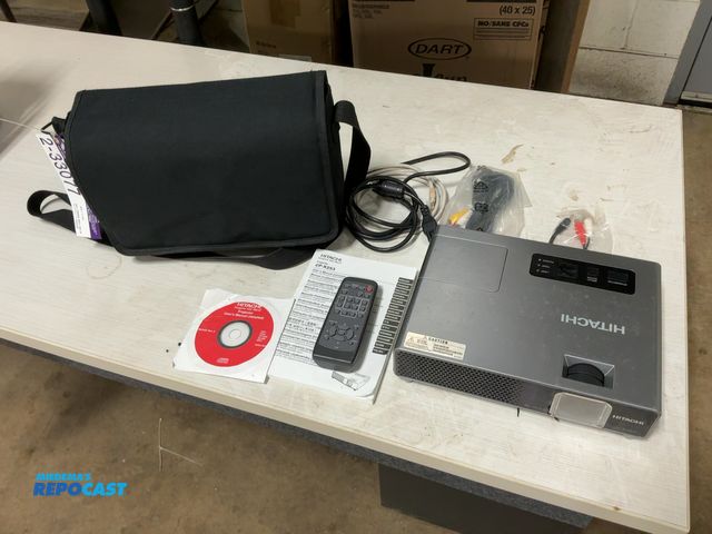 Lot 2-33077 - Hitachi CP-X523 Projector