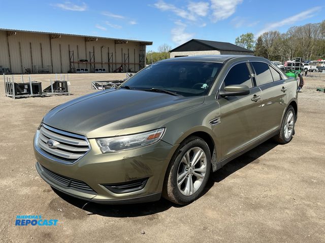 Lot 2-90172 - 2013 Ford Taurus SEL AWD Sedan AWD
