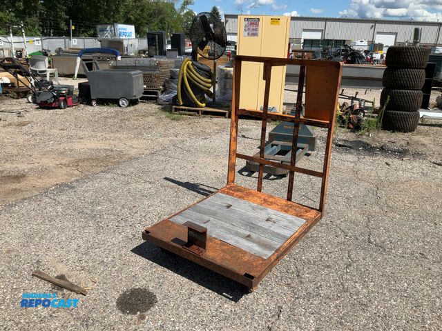 Lot 2-99723 - Industrial platform truck 40”x32”x48”