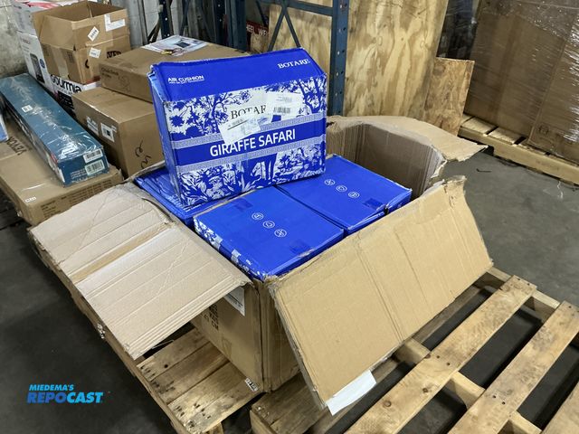 Lot 2-99174 - (5) boxes of Botare hangable air-cushioned tissue paper towels