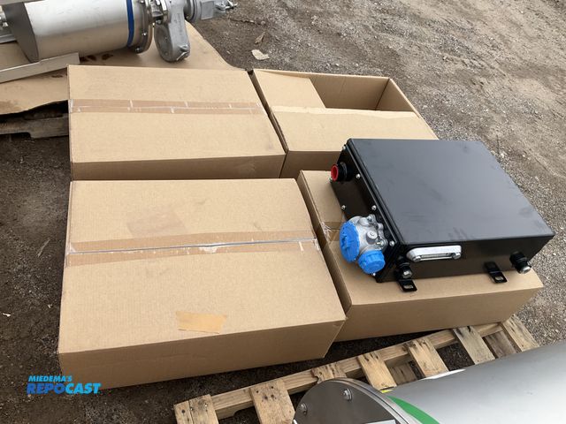 Lot 2-27515 - (4) Hydraulic Tanks
