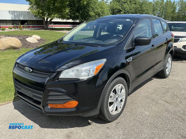 Lot 2-49699 - 2016 Ford Escape S SUV FWD