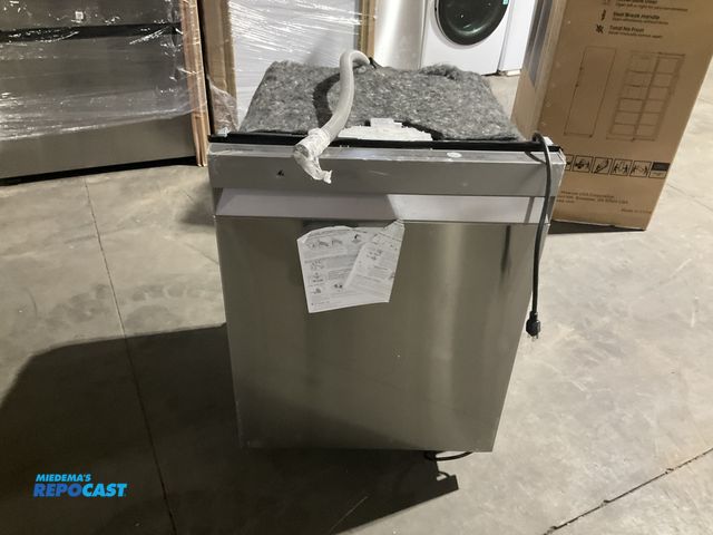 Lot 2-46402 - Scratch & Dent Samsung DW80CG5450SR Dishwasher