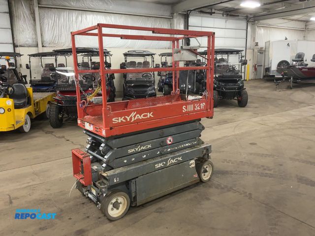 Lot 2-33641 - 2017 Skyjack SJ III 3219 Scissor Lift