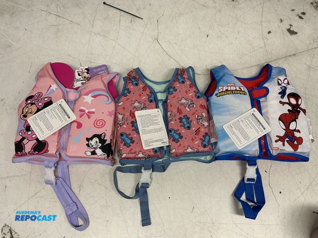 Lot 2-65778 - Lot of (3) S/M Kids Life Jackets