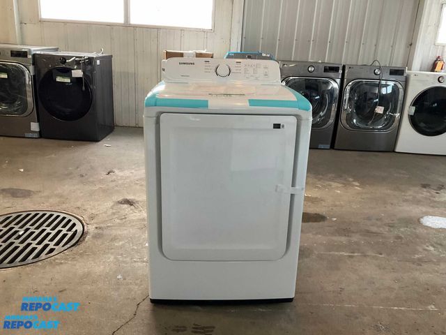 Lot 2-60935 - Scratch & Dent Gas Free Standing Samsung DVG41A3000W Dryer