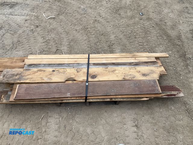Lot 2-62694 - reclaimed barn boards 4 layers 30" wide x 5-7' long