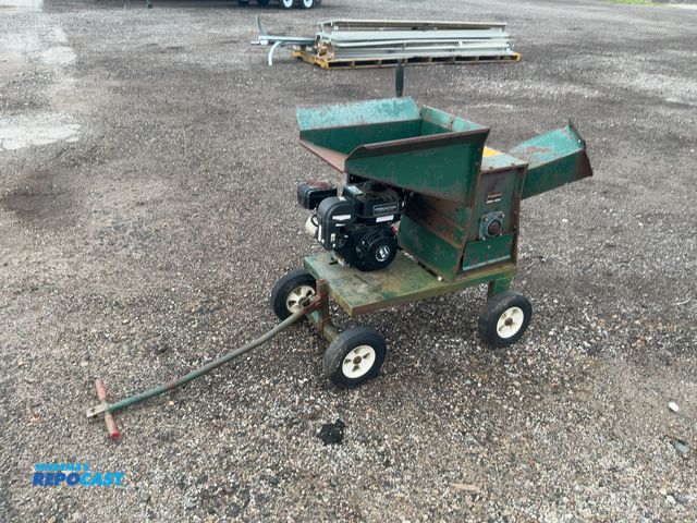 Lot 2-21401 - W-W Grinder Inc. Model 5-14-4GC Chipper/Shredder, on wheels with tongue/handle, Predator 212cc Gas E...