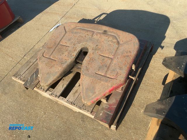 Lot 2-11187 - Used Fontaine No-Slack II Semi Fifth Wheel Hitch, fixed style, 38" long x 35" wide base area