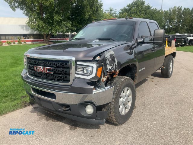 Lot 2-44241 - 2011 GMC Sierra 2500 Regular Cab Flatbed Pickup Truck 4x4