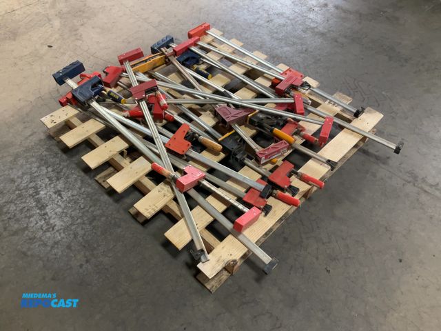 Lot 2-15546 - Skid lot of miscellaneous large woodworking clamps, various brands
