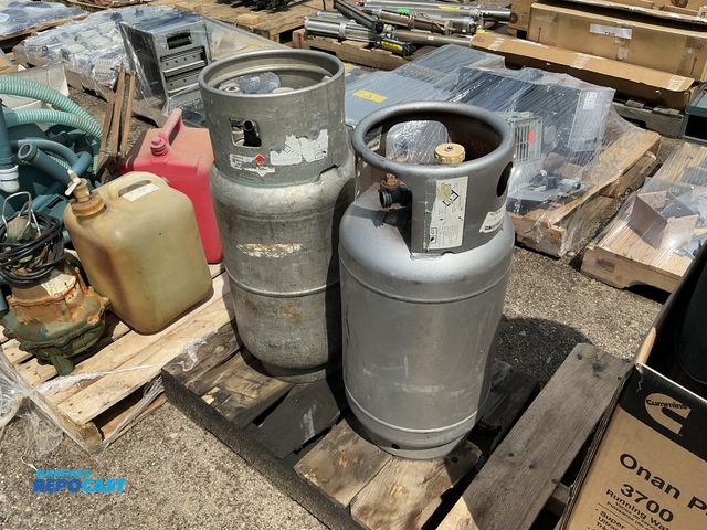 Lot 2-10096 - (2)  forklift propane cylinders tanks