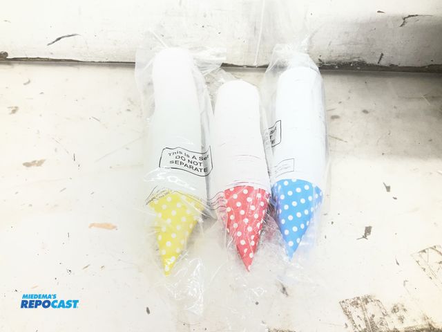 Lot 2-74085 - Box of blue, red and yellow snow cone cups