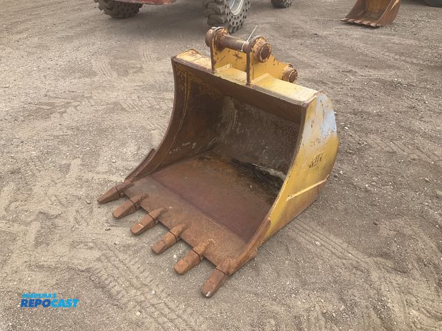 Lot 2-43791 - AIM 36” excavator bucket, fits a Caterpillar 308E, six teeth, used